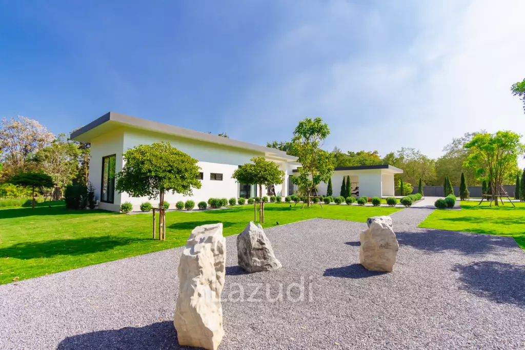828 sqm modern pool villa on 3200 sqm in Springfield Estate Hua Hin, Cha-Am