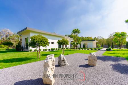 828 sqm modern pool villa on 3200 sqm in Springfield Estate Hua Hin, Cha-Am