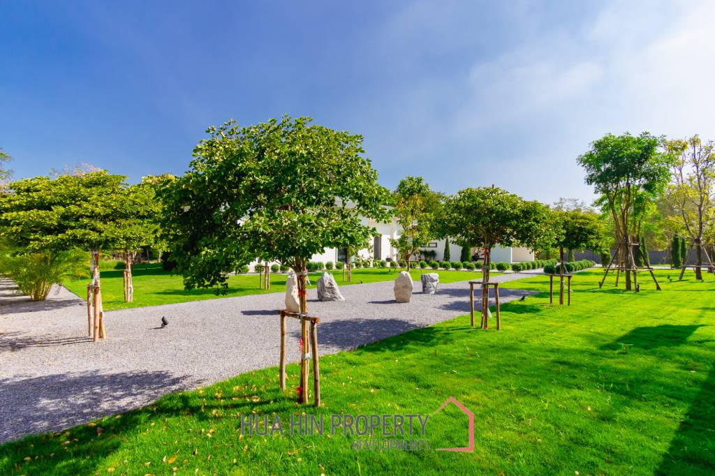 828 sqm modern pool villa on 3200 sqm in Springfield Estate Hua Hin, Cha-Am