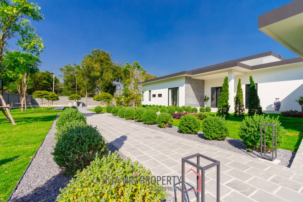 828 sqm modern pool villa on 3200 sqm in Springfield Estate Hua Hin, Cha-Am