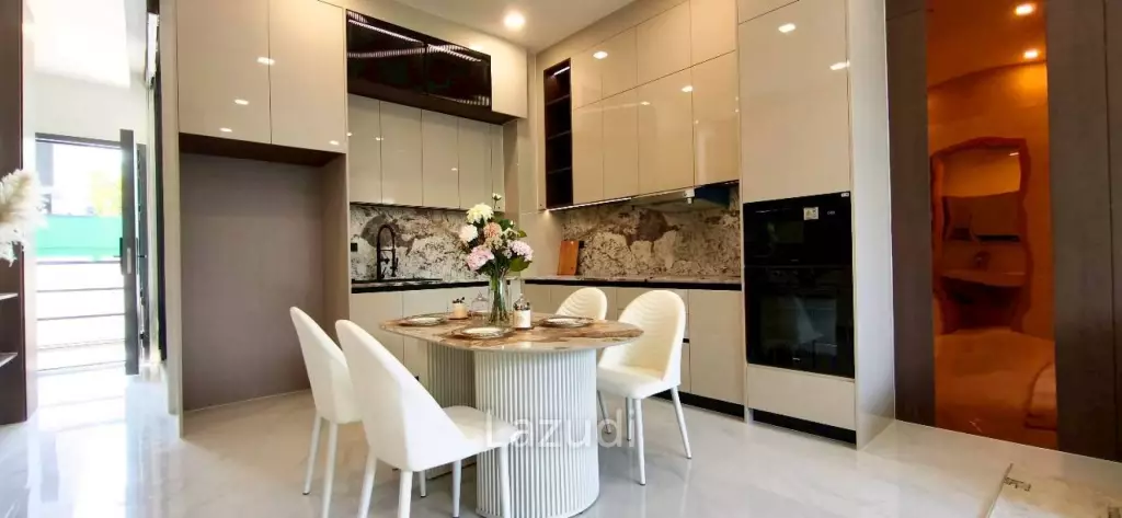 Luxury Townhome for Sale Villa La Richie, Sukhumvit-Pattaya