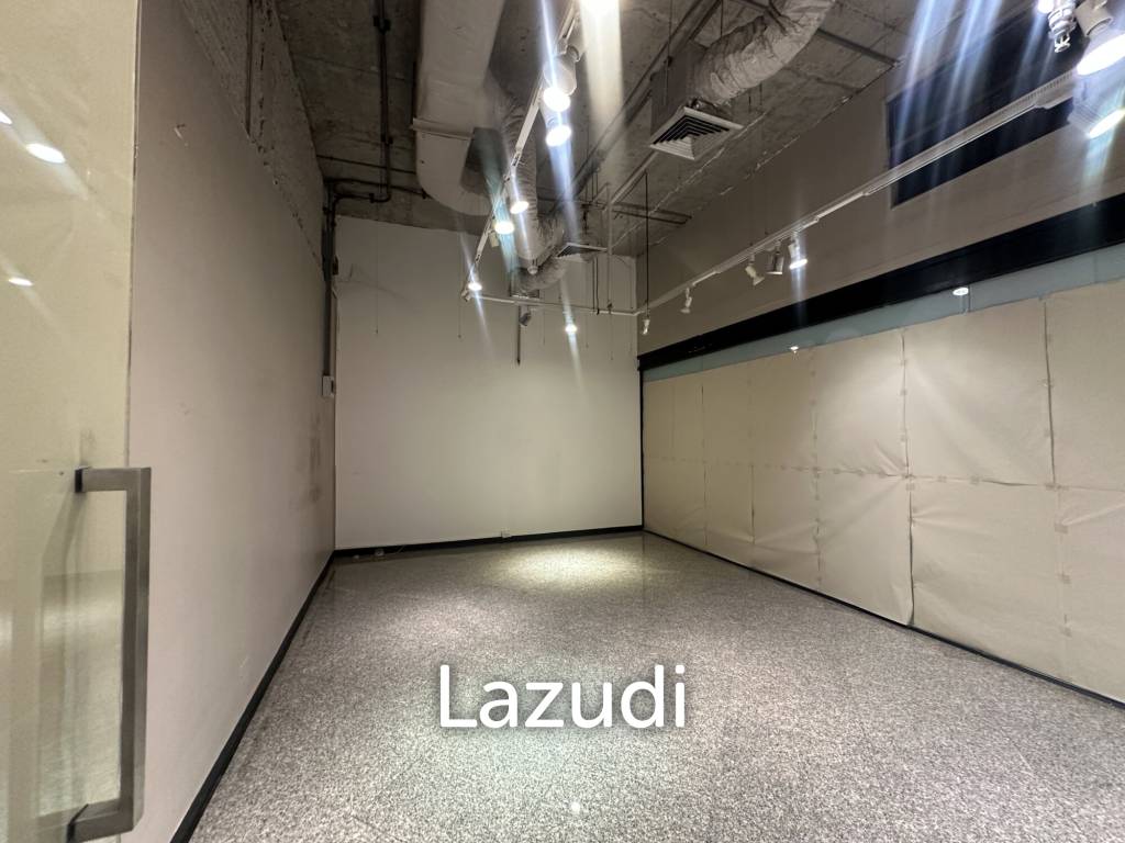 29 sqm retail unit in Muang Thai - Phatra Complex Huai Khwang Bangkok