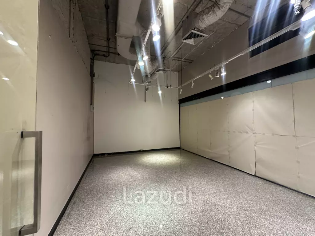 29 sqm retail unit in Muang Thai - Phatra Complex Huai Khwang Bangkok