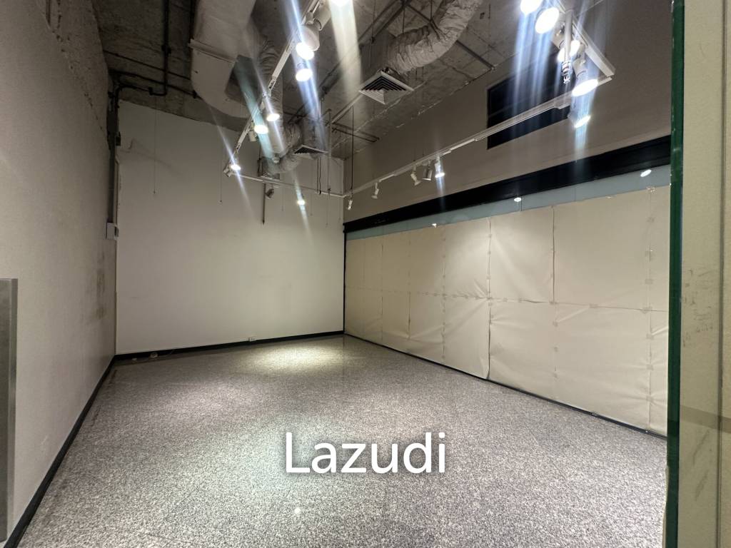 29 sqm retail unit in Muang Thai - Phatra Complex Huai Khwang Bangkok