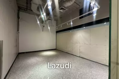 29 sqm retail unit in Muang Thai - Phatra Complex Huai Khwang Bangkok