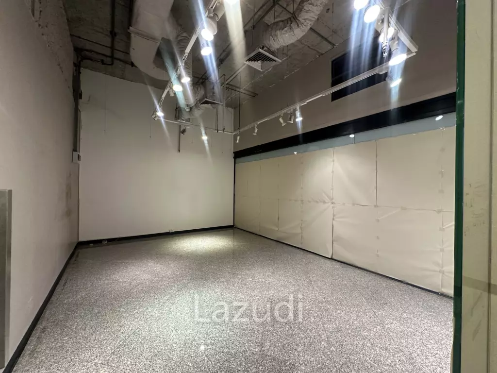 29 sqm retail unit in Muang Thai - Phatra Complex Huai Khwang Bangkok