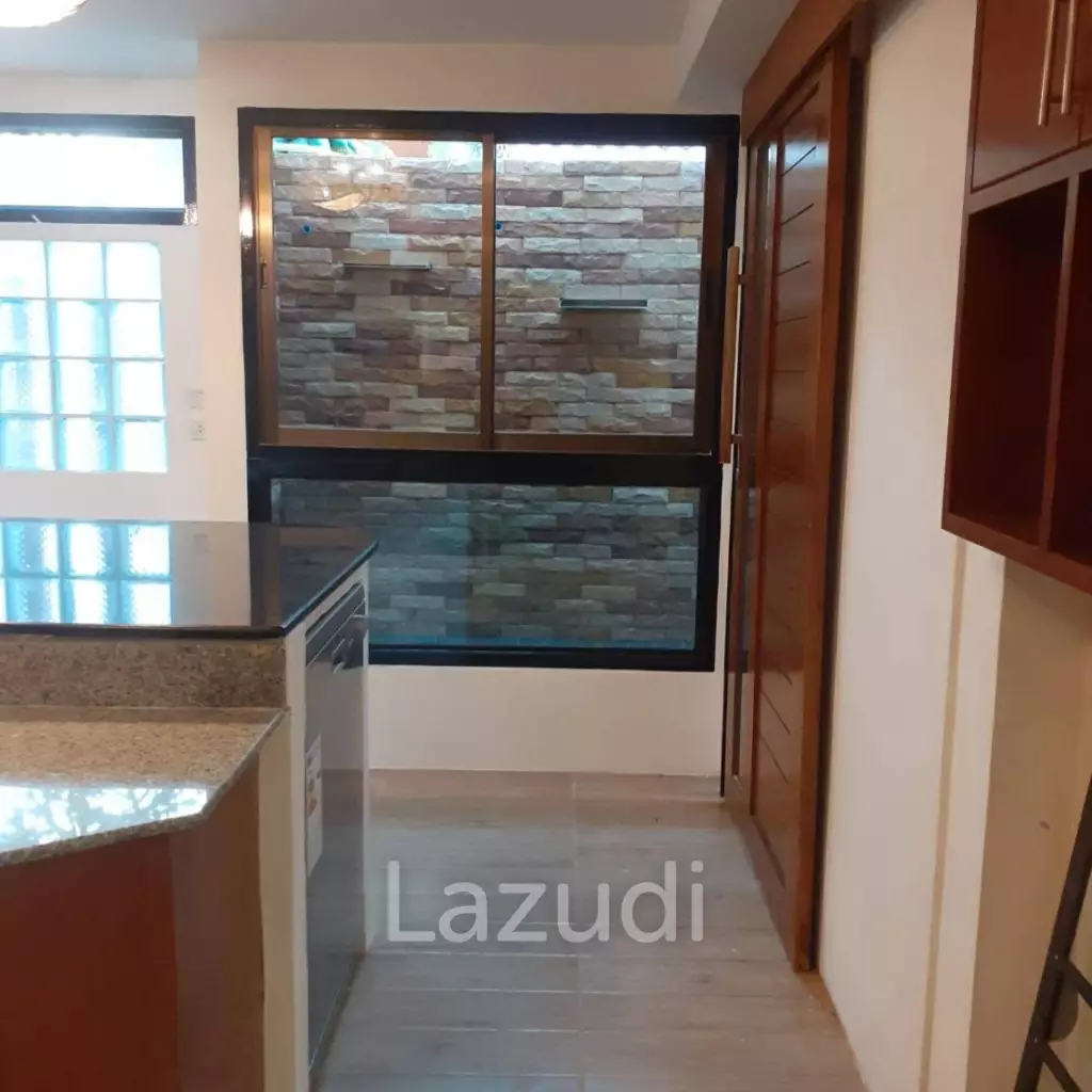 Luxury Balinese-Style Pool Villa  Hua Hin Soi 102 Guesthouse