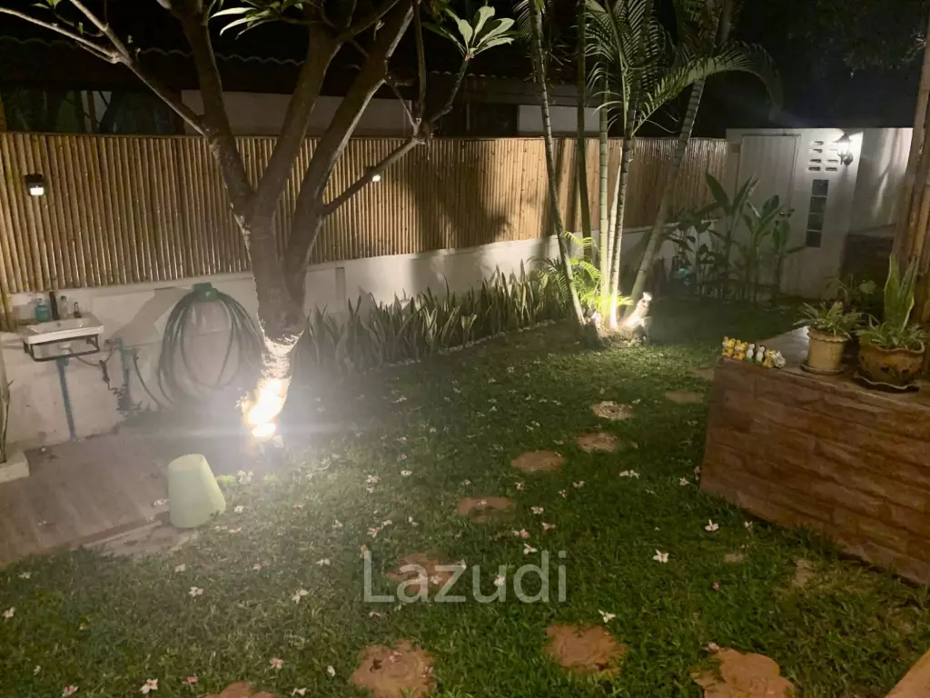 Luxury Balinese-Style Pool Villa  Hua Hin Soi 102 Guesthouse
