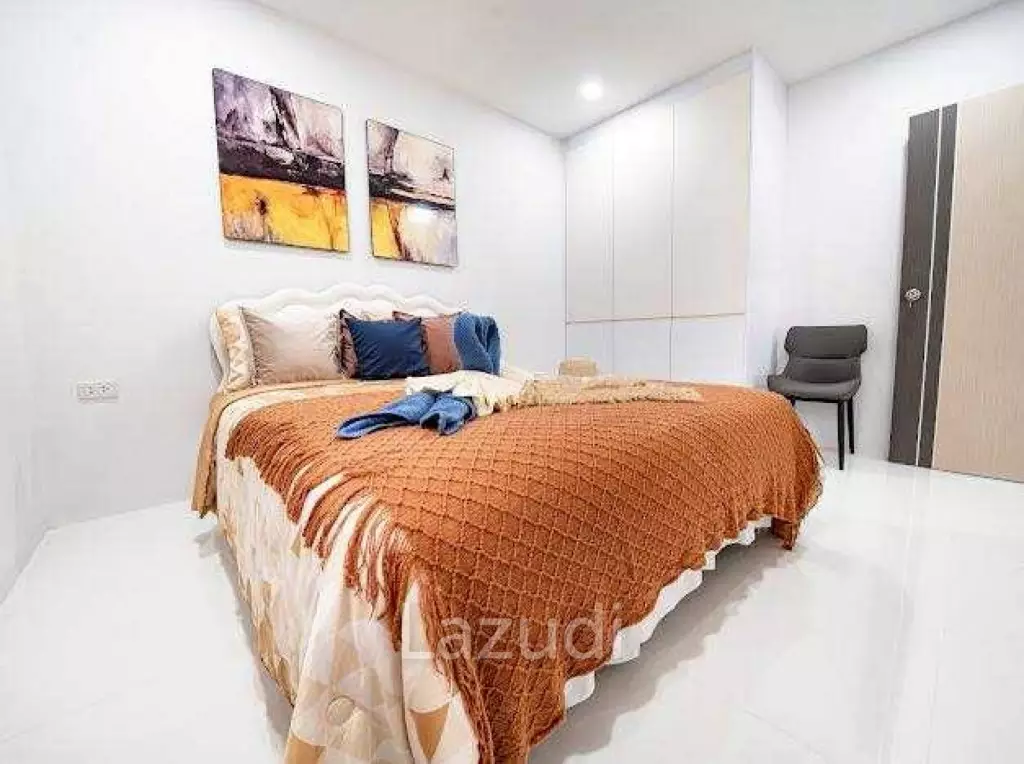 Newly Renovated 6-Bedroom Pool Villa for Sale
