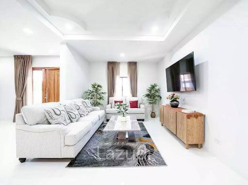 Newly Renovated 6-Bedroom Pool Villa for Sale
