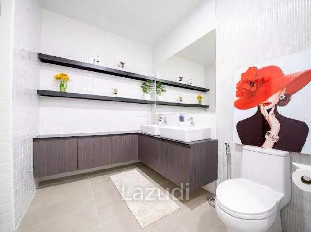 Newly Renovated 6-Bedroom Pool Villa for Sale