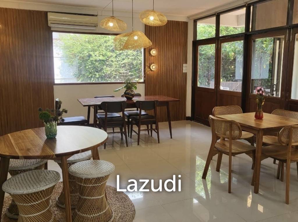 400 sqm retail space in Khlong Tan Khlong Toei Bangkok