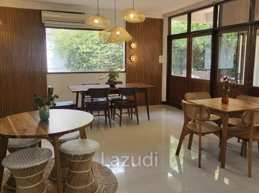 400 sqm retail space in Khlong Tan Khlong Toei Bangkok