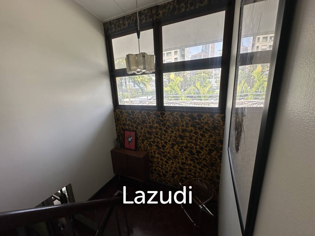 400 sqm retail space in Khlong Tan Khlong Toei Bangkok