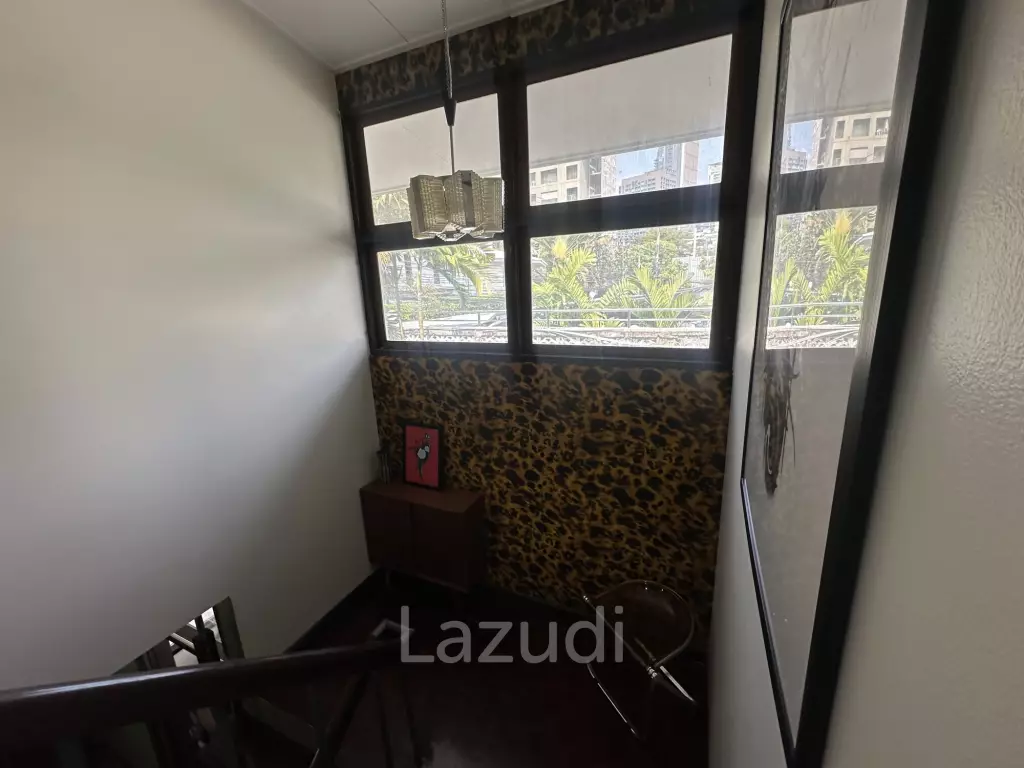 400 sqm retail space in Khlong Tan Khlong Toei Bangkok