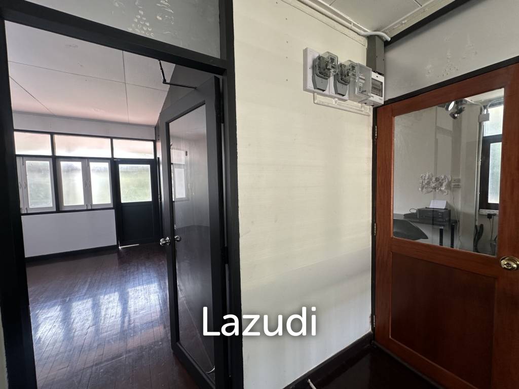 400 sqm retail space in Khlong Tan Khlong Toei Bangkok