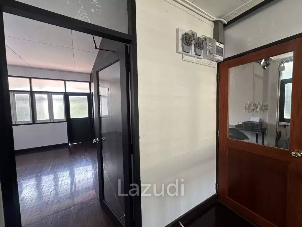 400 sqm retail space in Khlong Tan Khlong Toei Bangkok
