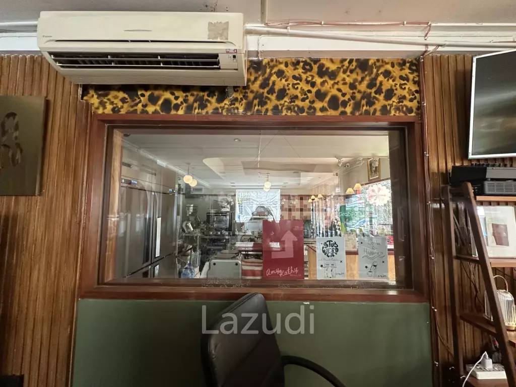 400 sqm retail space in Khlong Tan Khlong Toei Bangkok