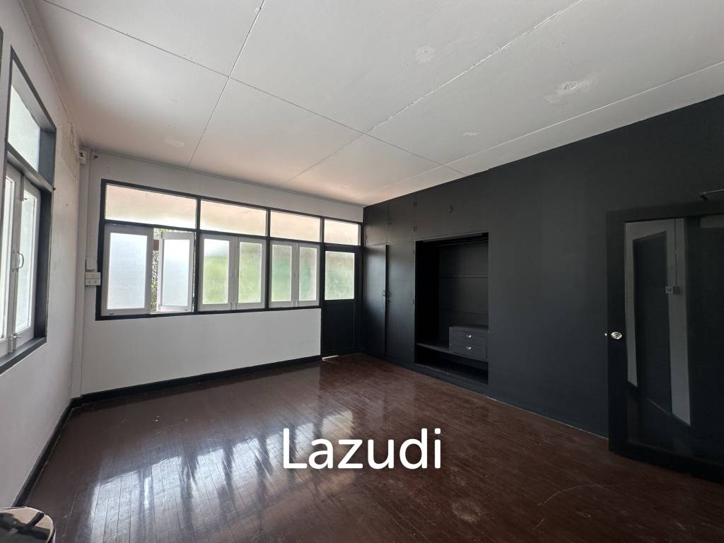 400 sqm retail space in Khlong Tan Khlong Toei Bangkok