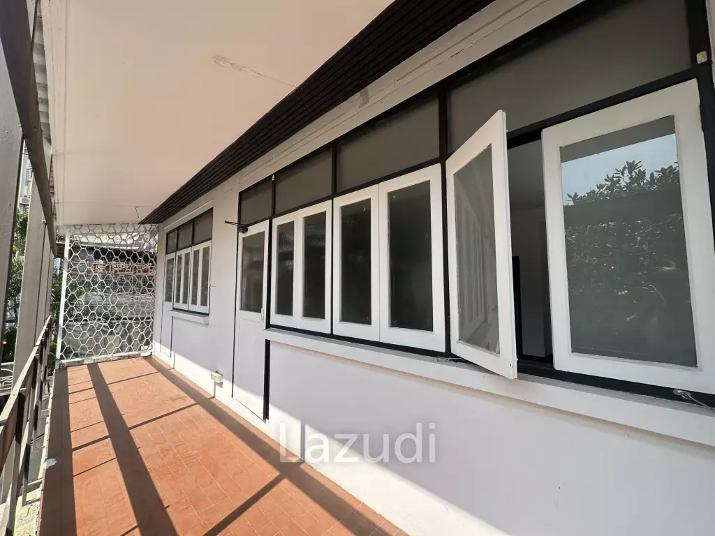 400 sqm retail space in Khlong Tan Khlong Toei Bangkok