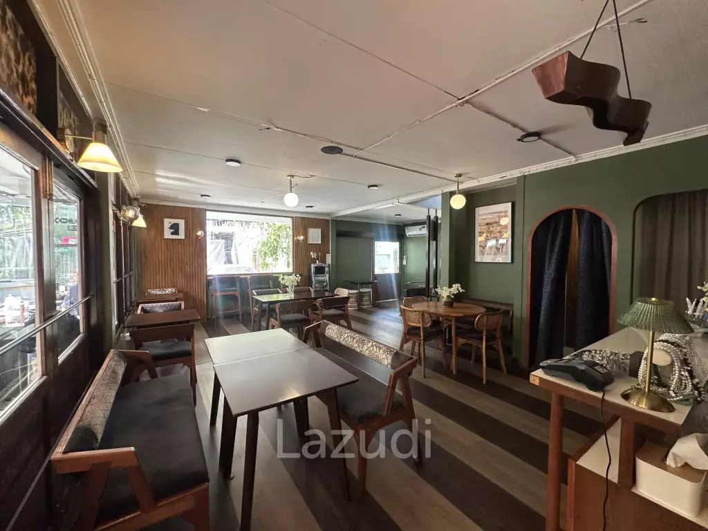 400 sqm retail space in Khlong Tan Khlong Toei Bangkok