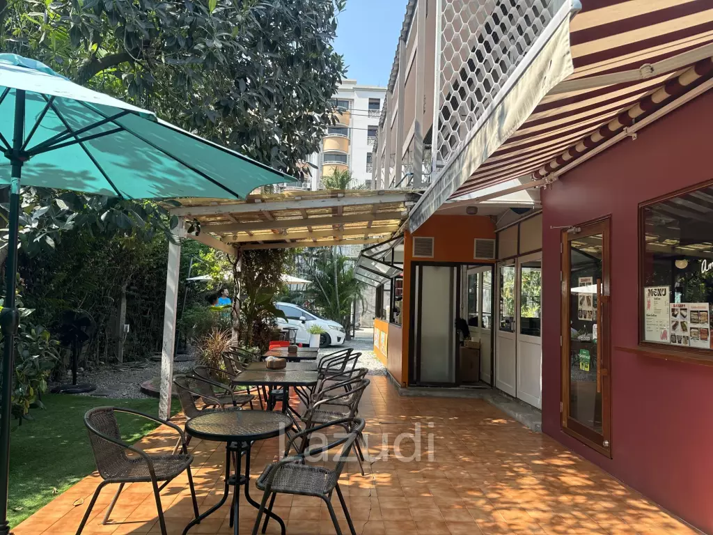 400 sqm retail space in Khlong Tan Khlong Toei Bangkok