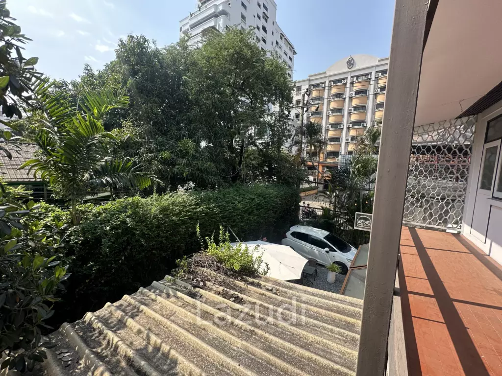 400 sqm retail space in Khlong Tan Khlong Toei Bangkok