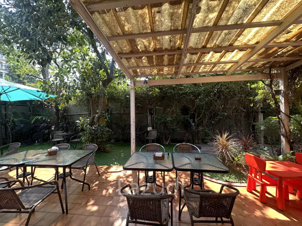 400 sqm retail space in Khlong Tan Khlong Toei Bangkok