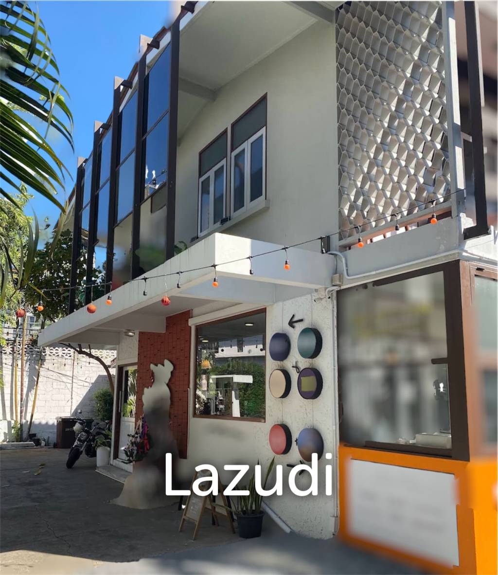 400 sqm retail space in Khlong Tan Khlong Toei Bangkok