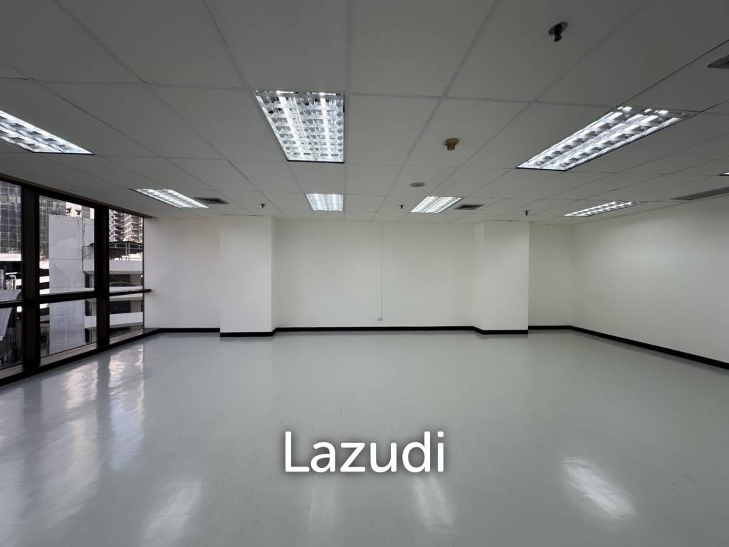 77 sqm bright open plan office in Sino-Thai Tower Khlong Toei Nuea