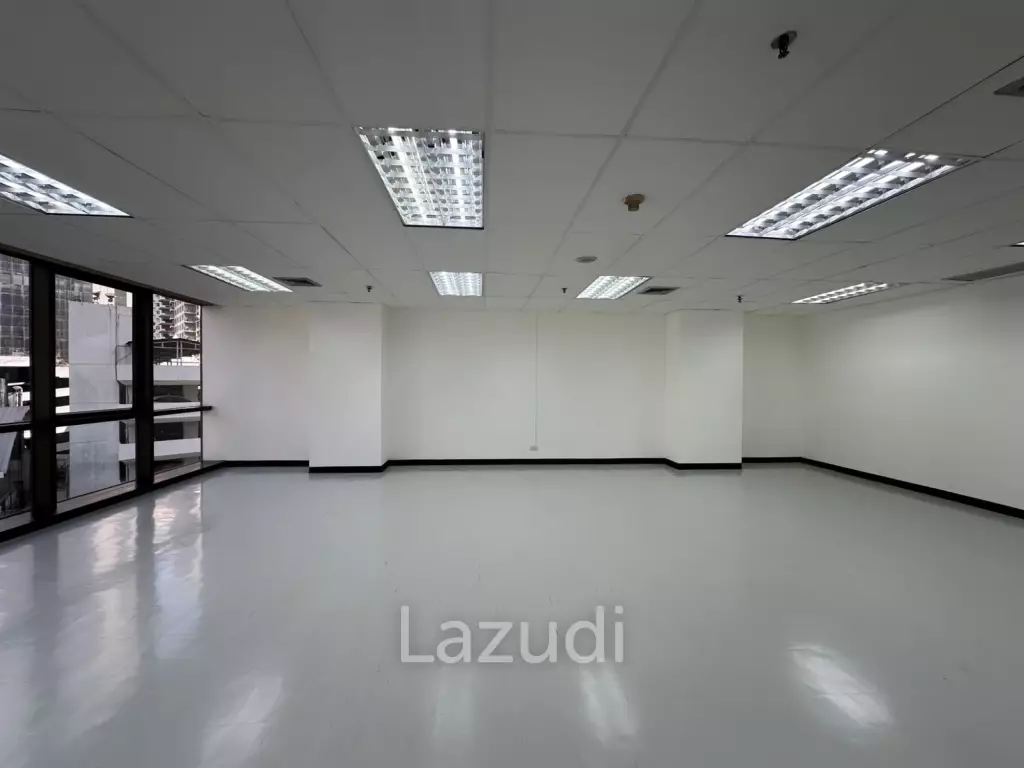 77 sqm bright open plan office in Sino-Thai Tower Khlong Toei Nuea