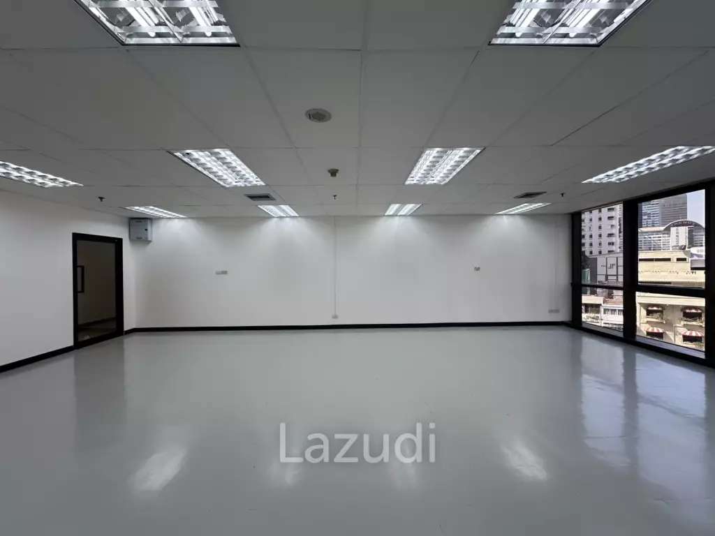 77 sqm bright open plan office in Sino-Thai Tower Khlong Toei Nuea