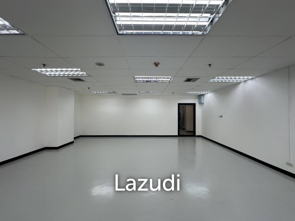 77 sqm bright open plan office in Sino-Thai Tower Khlong Toei Nuea