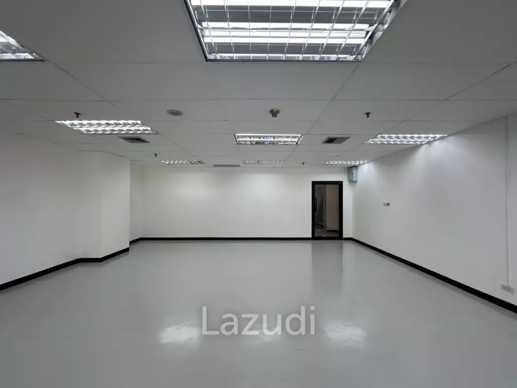 77 sqm bright open plan office in Sino-Thai Tower Khlong Toei Nuea