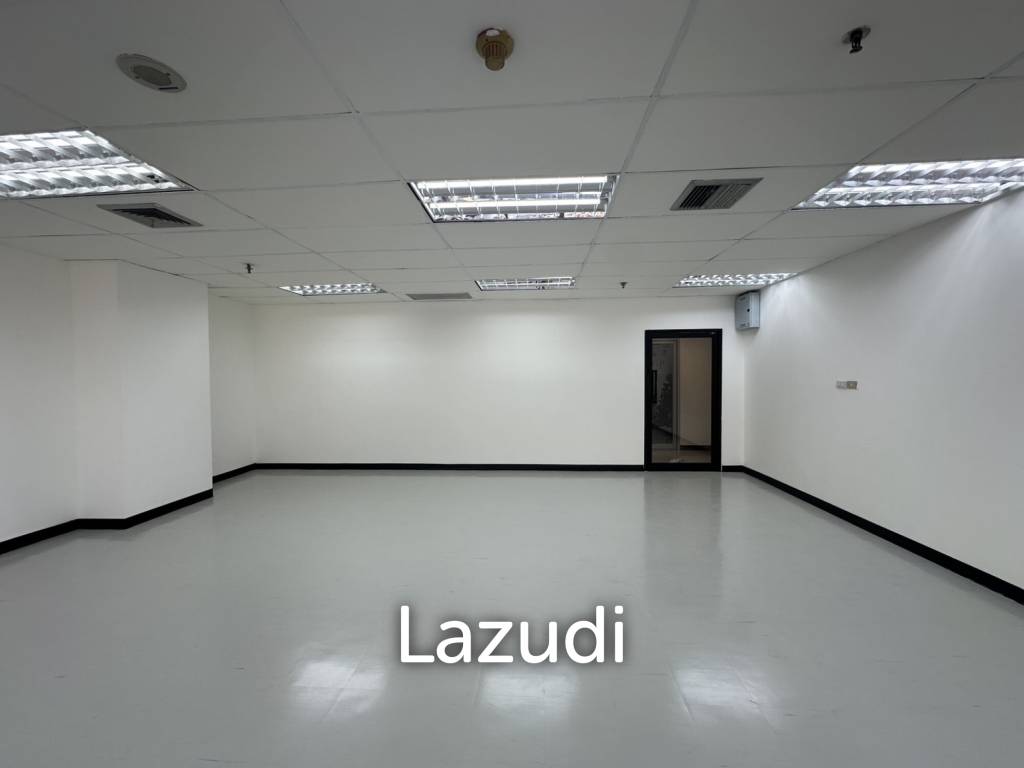 77 sqm bright open plan office in Sino-Thai Tower Khlong Toei Nuea