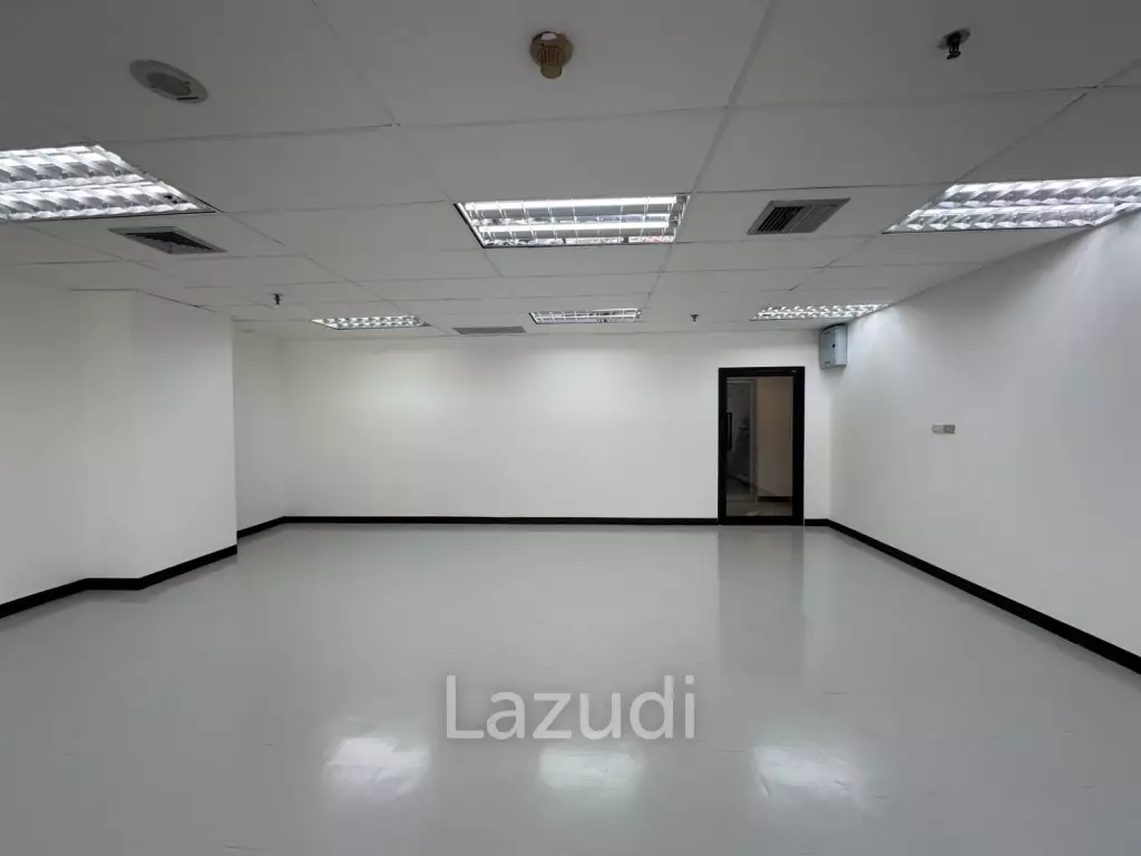 77 sqm bright open plan office in Sino-Thai Tower Khlong Toei Nuea
