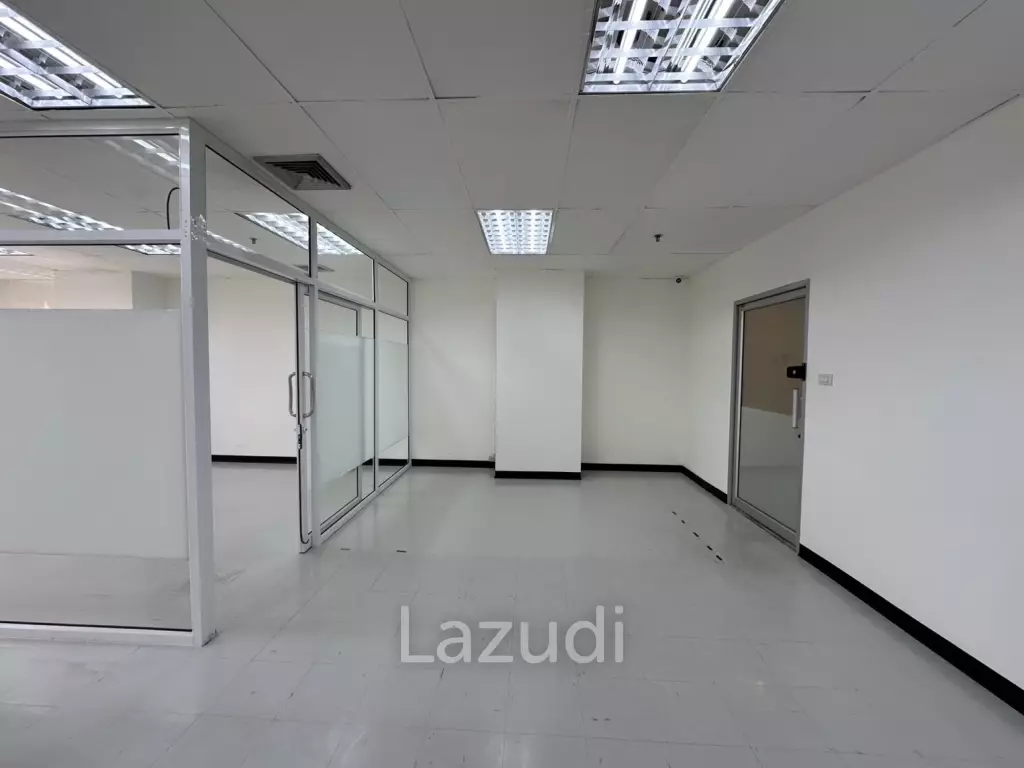 77 sqm office for rent Sino-Thai Tower Khlong Toei Nuea Bangkok