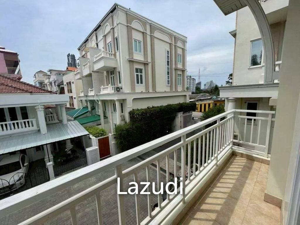 Elegant Living 3-Bedroom Pool Villa at Tadarawadi