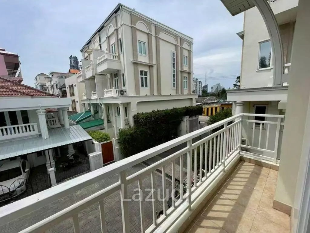 Elegant Living 3-Bedroom Pool Villa at Tadarawadi