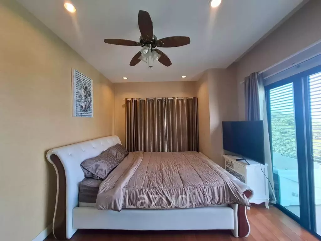 2 Bedroom 2 Bathroom 75 SQ.M. The Axis Condo