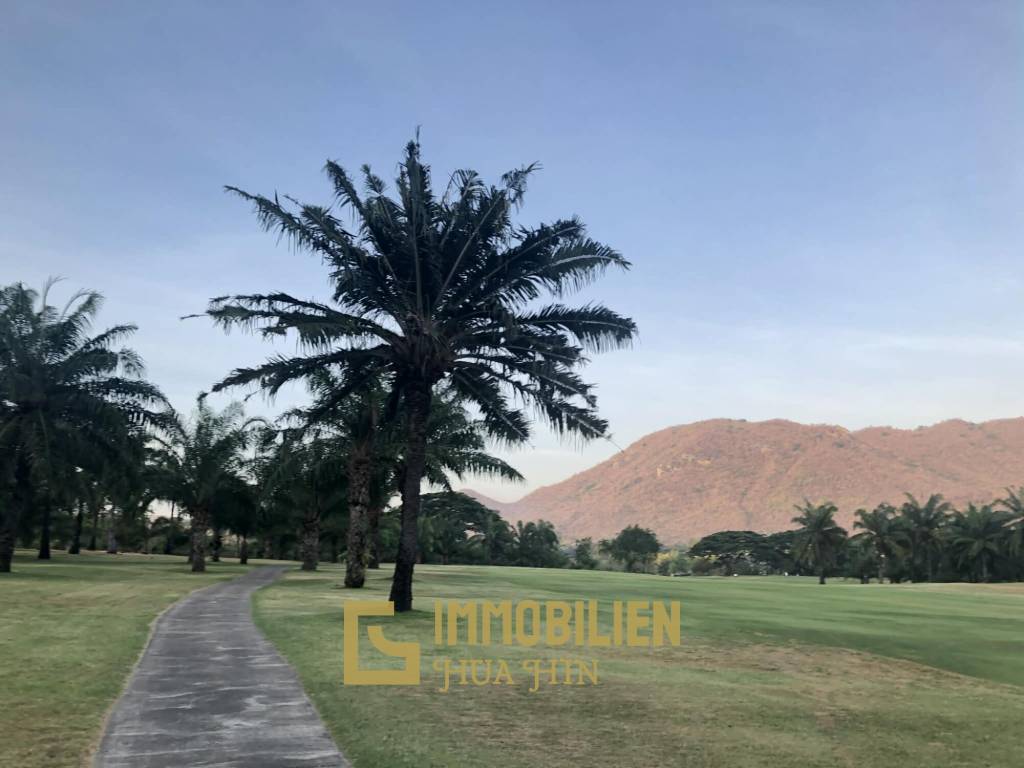 Земельный участок площадью 2000 кв. м / место для поля для гольфа / участок под застройку