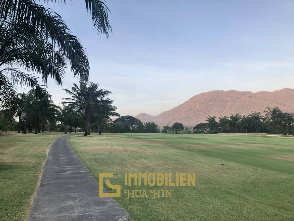 Земельный участок площадью 2000 кв. м / место для поля для гольфа / участок под застройку