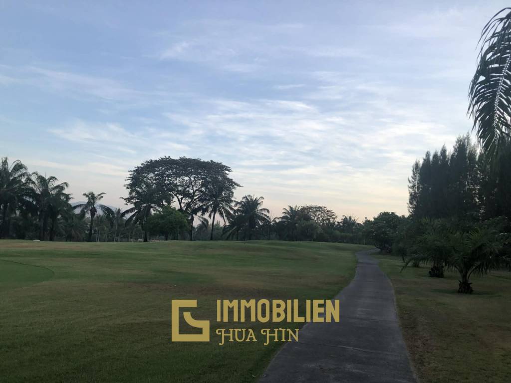 Земельный участок площадью 2000 кв. м / место для поля для гольфа / участок под застройку