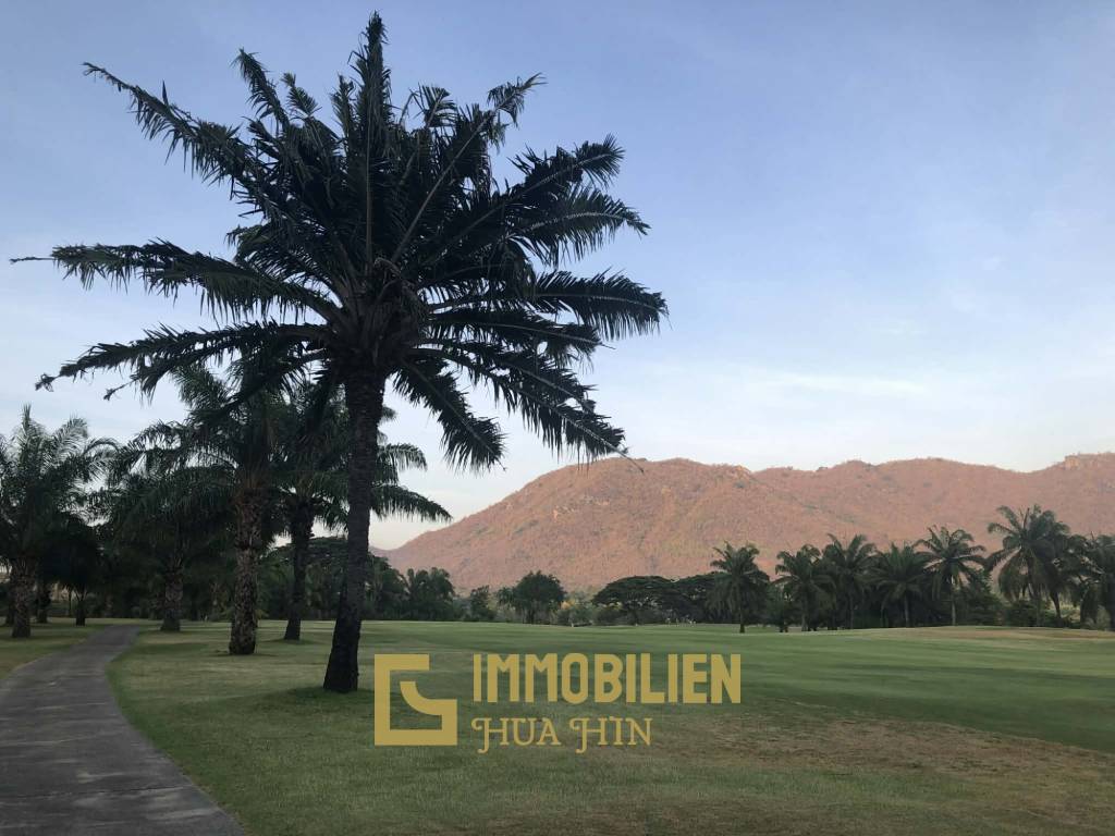 Земельный участок площадью 2000 кв. м / место для поля для гольфа / участок под застройку