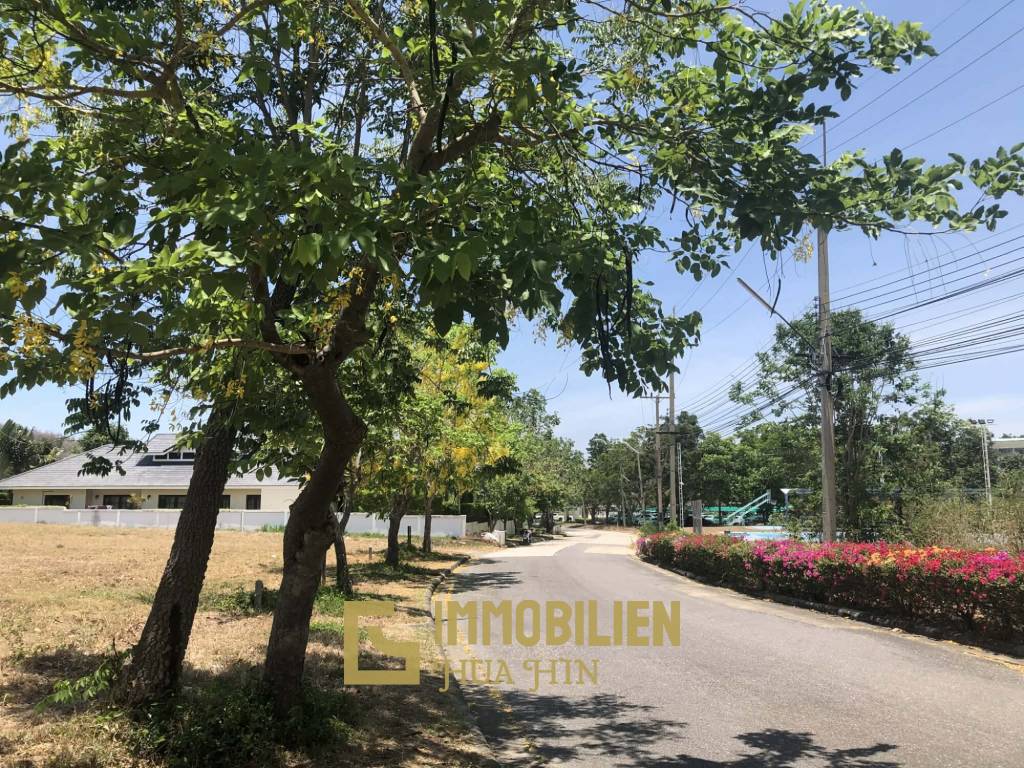 Земельный участок площадью 2000 кв. м / место для поля для гольфа / участок под застройку