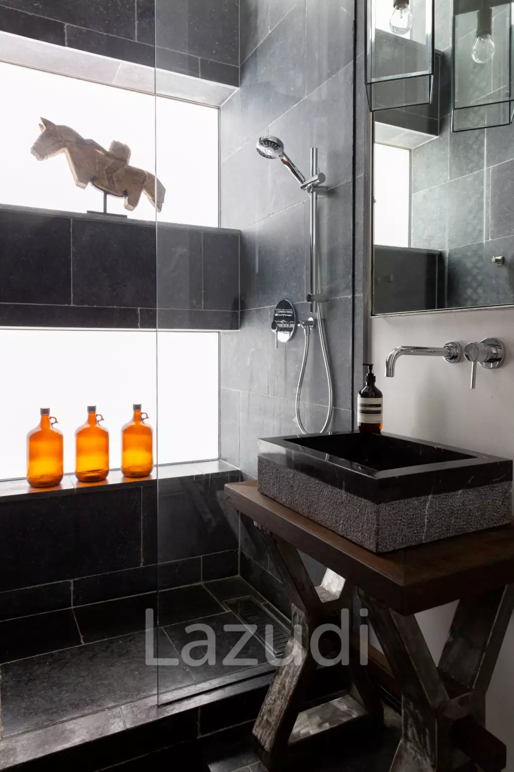 Stylish Modern 2-Bed Pool Villa in Prime Location