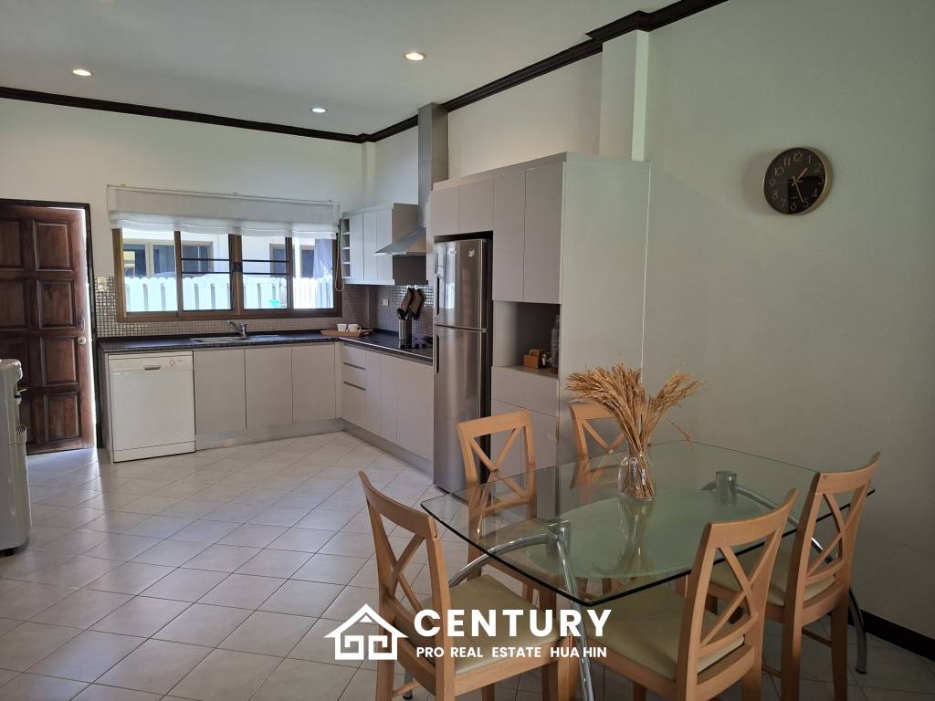 Pool and Mountain view 2 bed Townhouse