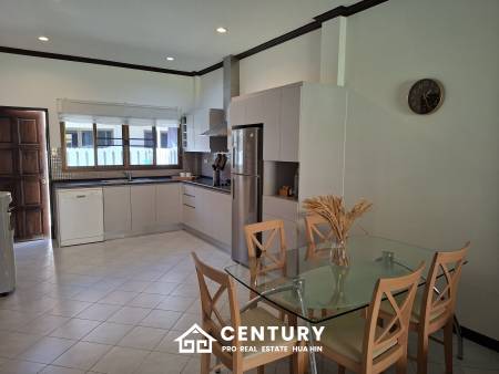 Pool and Mountain view 2 bed Townhouse