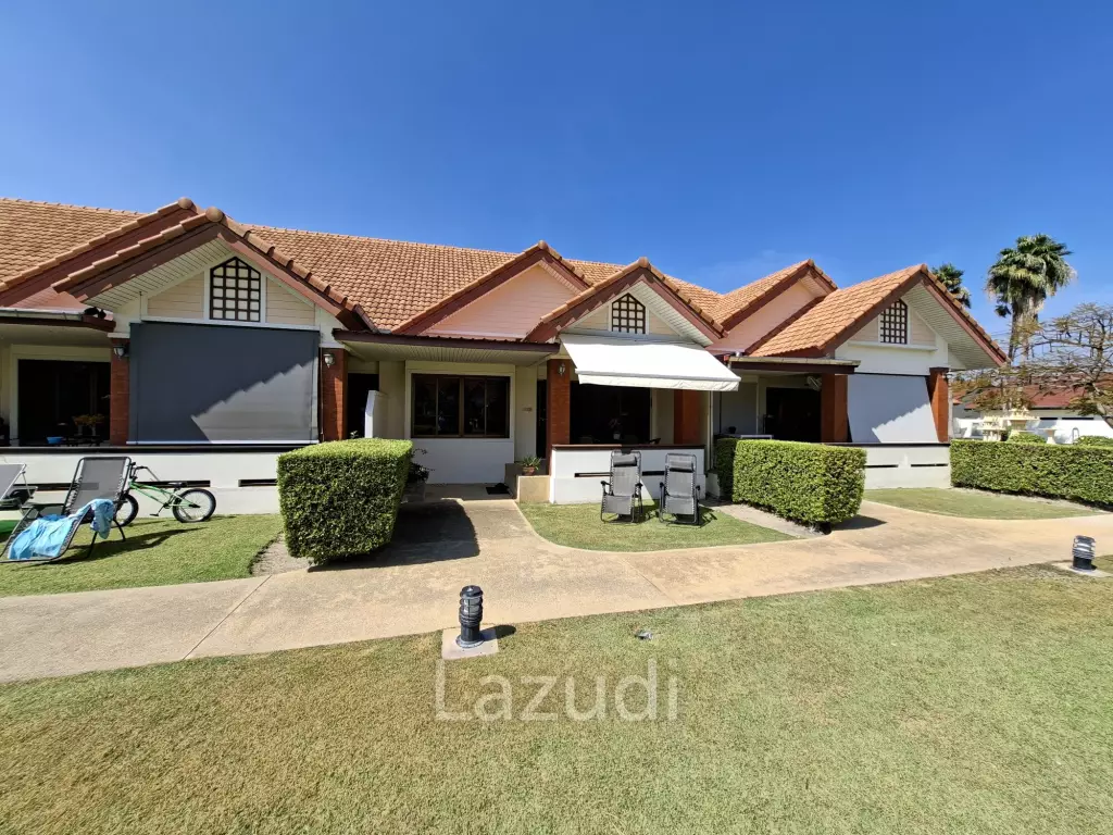 Pool and Mountain view 2 bed Townhouse
