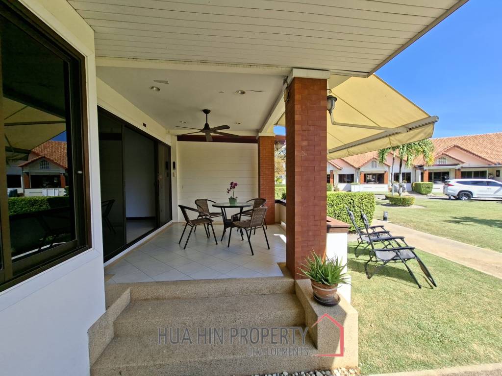 Pool and Mountain view 2 bed Townhouse